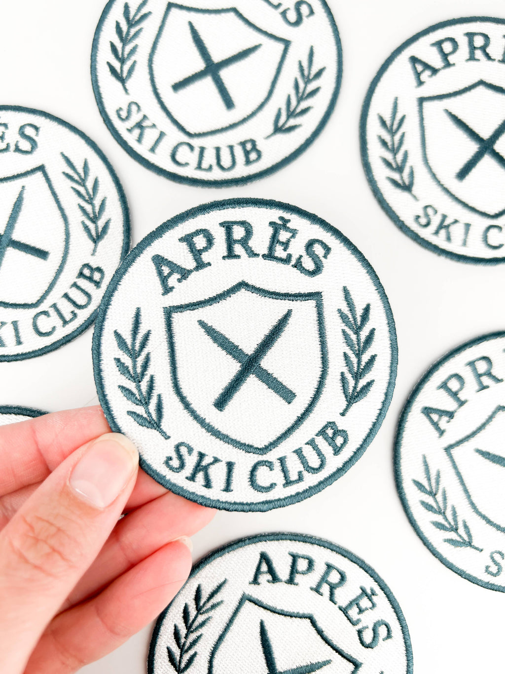 Après Ski Club Patch – Embroidered Iron-On Patch Winter Snow