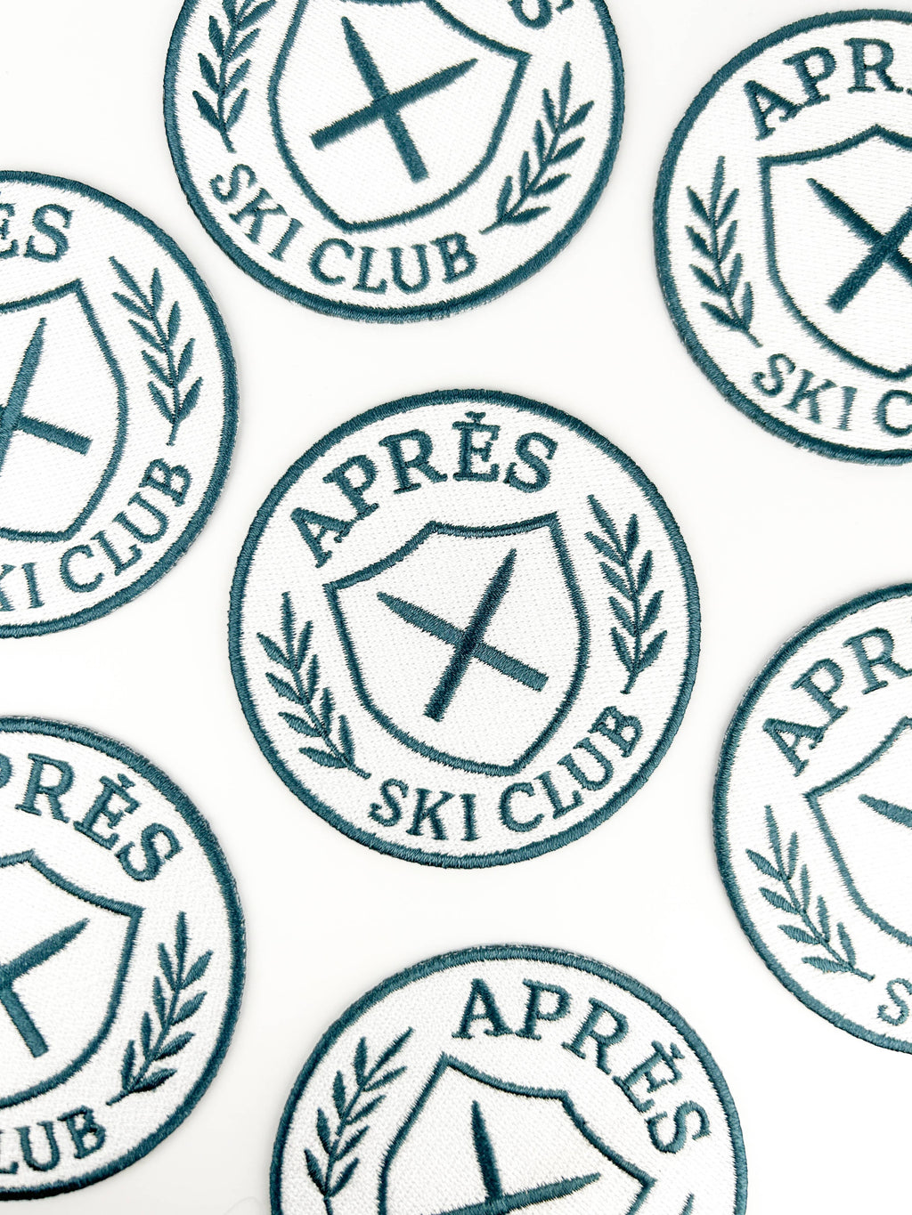 Après Ski Club Patch – Embroidered Iron-On Patch Winter Snow